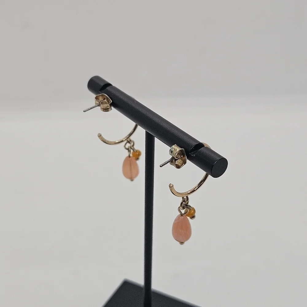 small gold tone hoop earrings with pink and orange beads